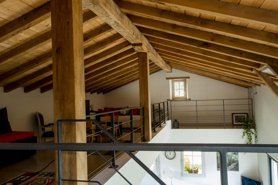 Intérieur de maison charpente bois